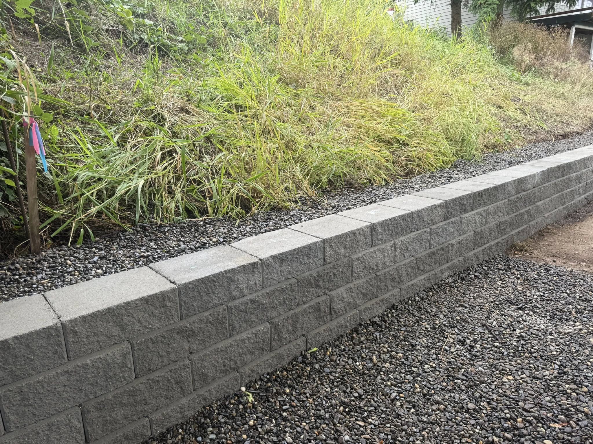 Block retaining wall