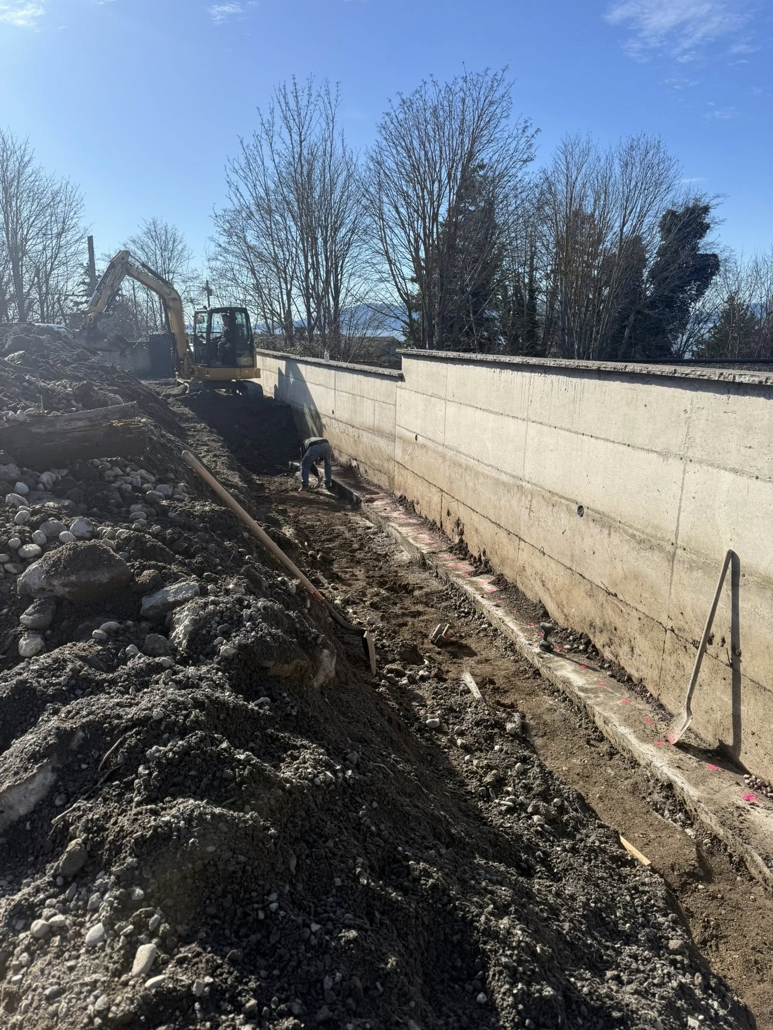Precision excavation retaining wall